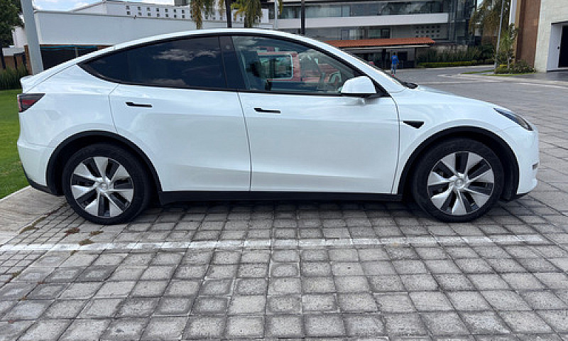 Tesla Model Y 2021 L...