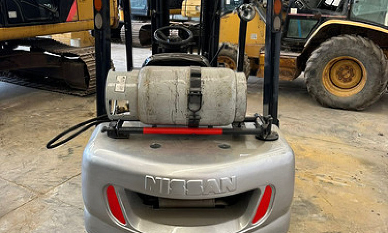 Montacargas Nissan 5...