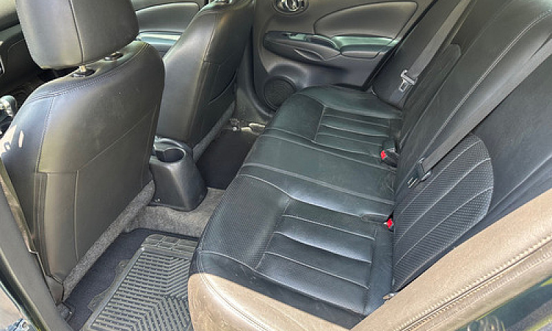 Nissan Versa 1.6 Exc...