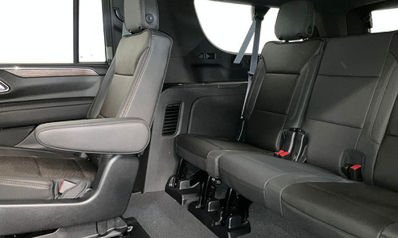 Chevrolet Suburban 2...