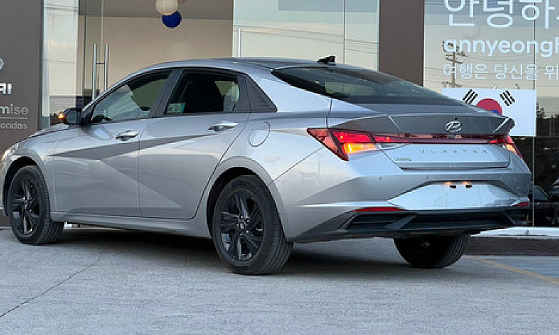 Hyundai Elantra 2022...