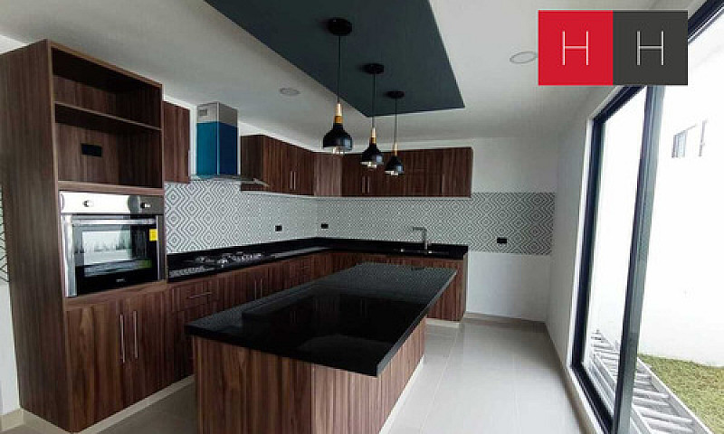 Casa En Venta En Lom...