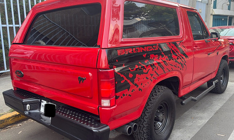 Ford Bronco Xlt...