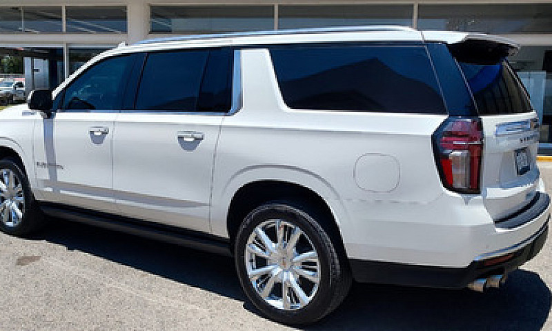 Chevrolet Suburban 6...