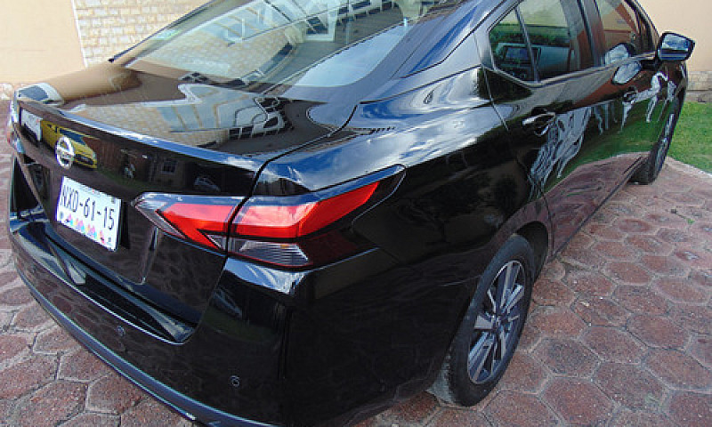 Nissan Versa 1.6 Adv...