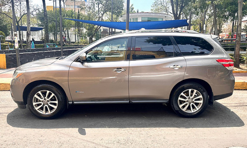 Nissan Pathfinder Hy...