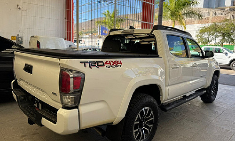 Toyota Tacoma 2023 E...