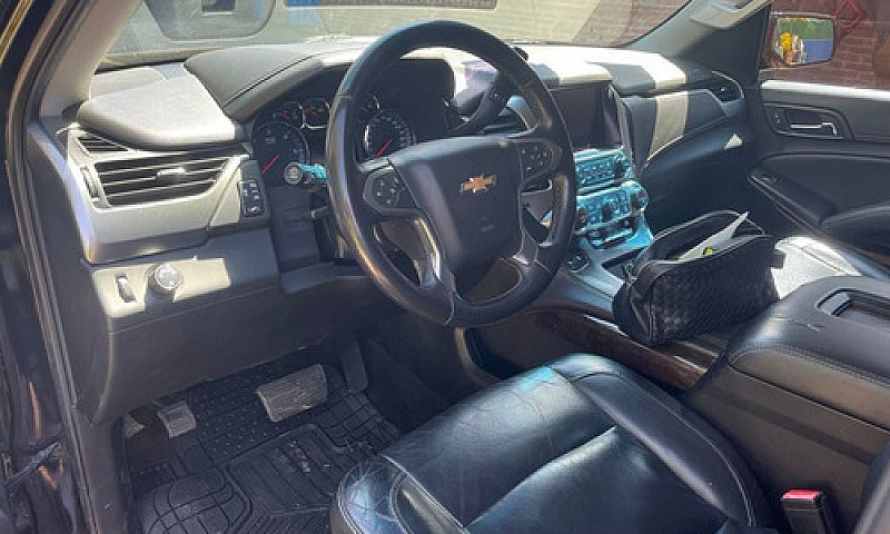 Chevrolet Suburban 5...