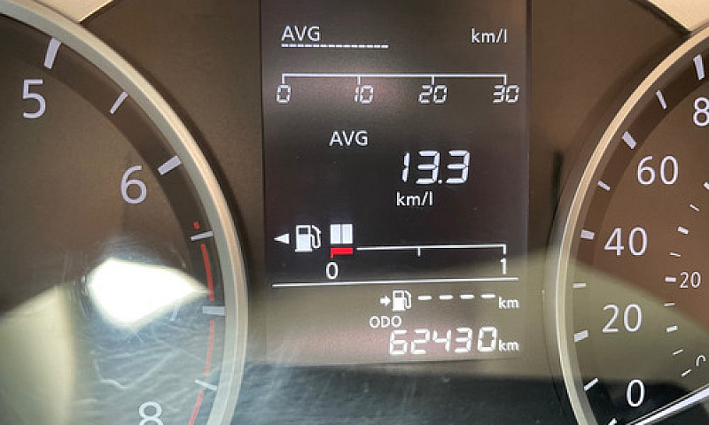 Nissan Versa 1.6 Sen...
