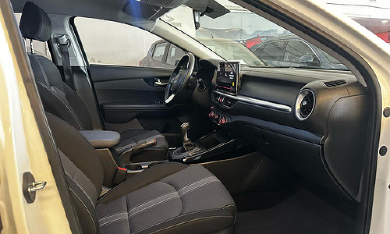 Kia Forte Hb 2022...