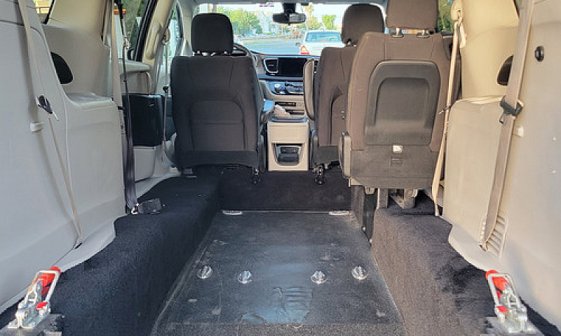 Chrysler Pacifica Ra...