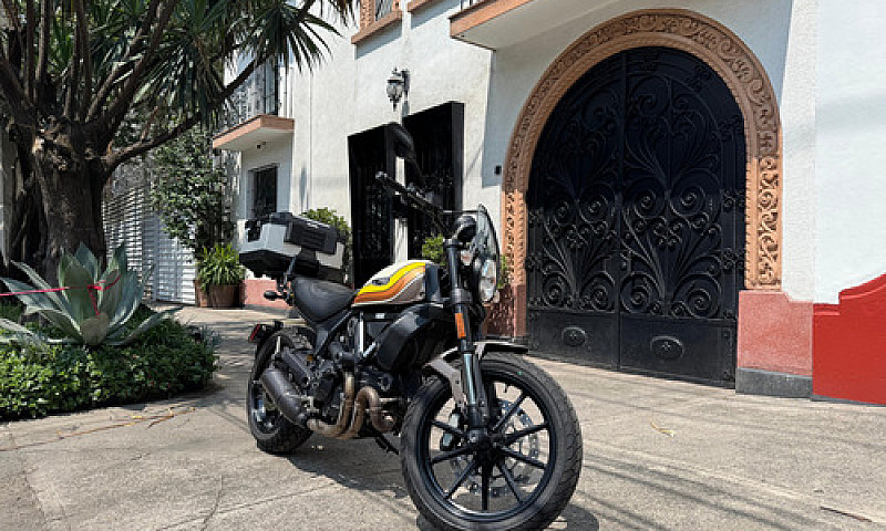 Ducati Scrambler 800...