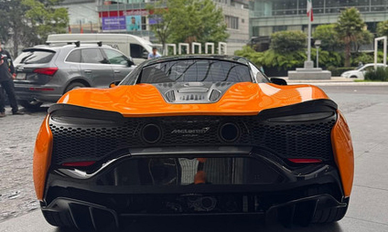 Mclaren Artura Coupé...