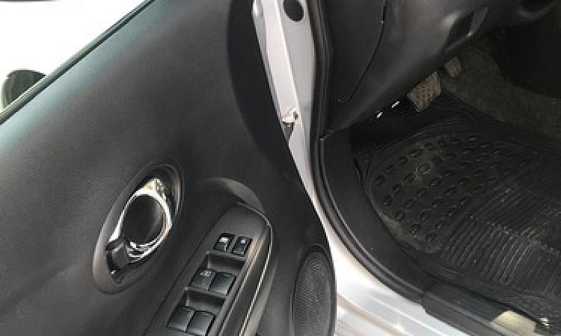 Nissan Versa 1.6 Exc...