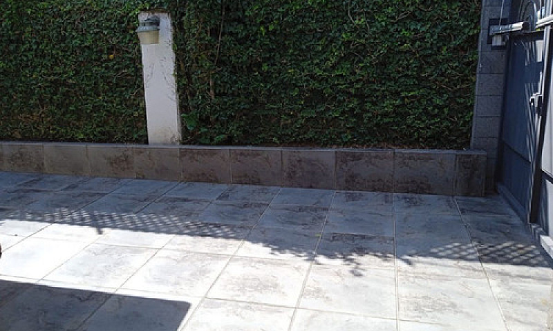 Casa Un Piso  / Bosq...