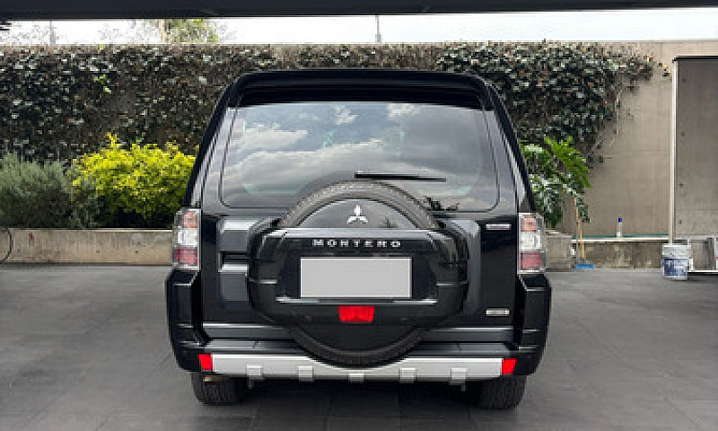 Mitsubishi Montero 3...