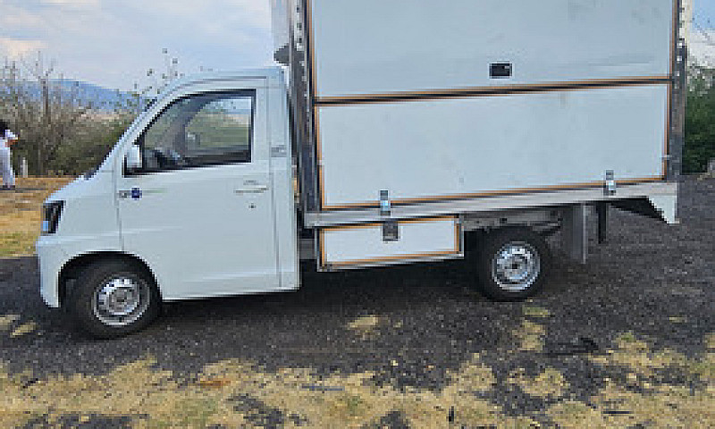 Nissan Np300 2.5 Est...