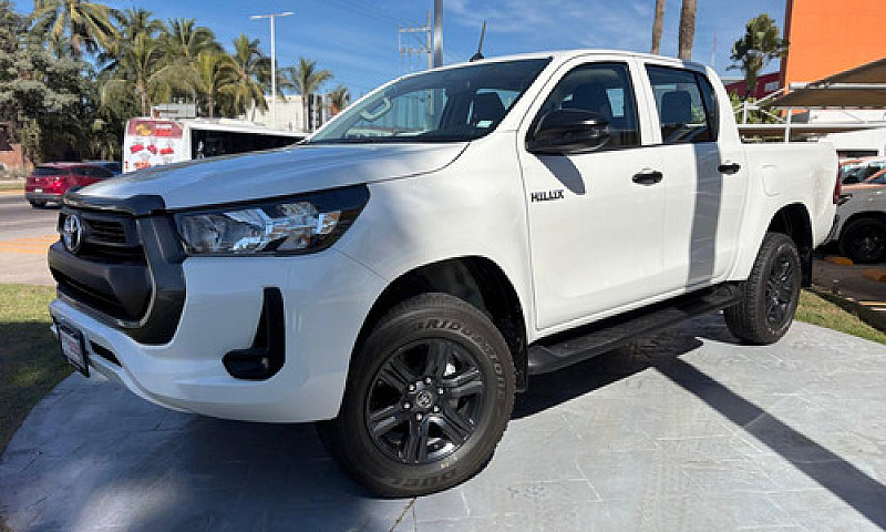 Toyota Hilux 2024...