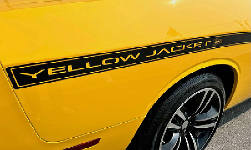 Dodge Challenger 6.4...