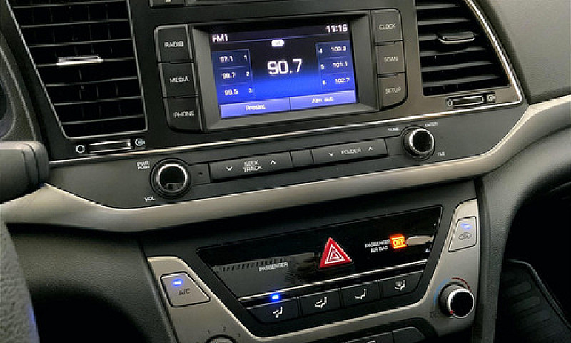 Hyundai Elantra 2018...