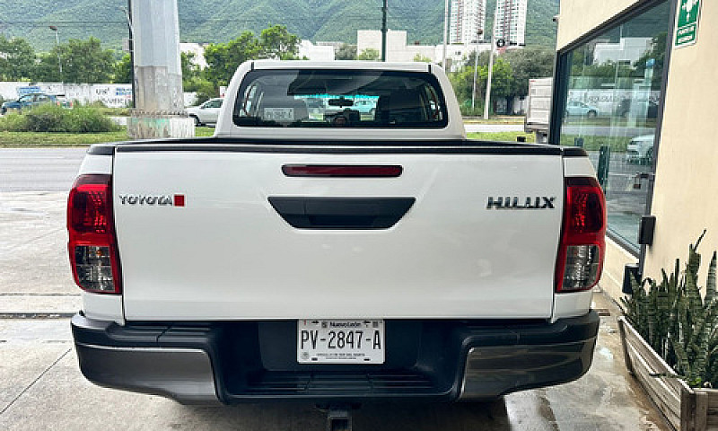 Toyota Hilux 2021...