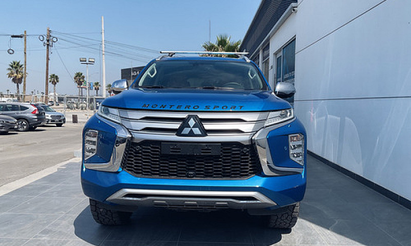 Mitsubishi Montero 2...