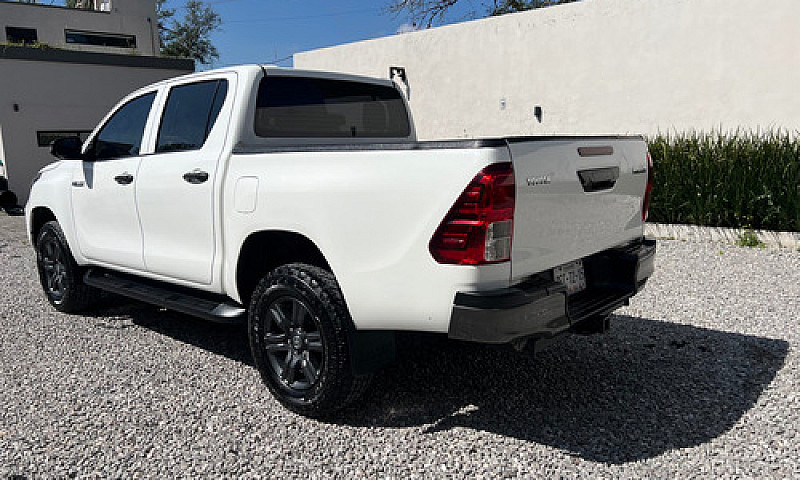 Toyota Hilux 2.7 Cab...