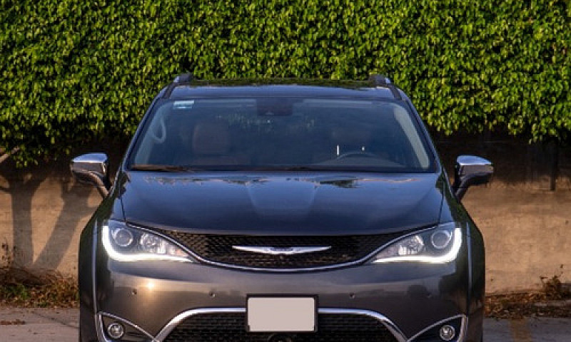 Chrysler Pacifica Pl...
