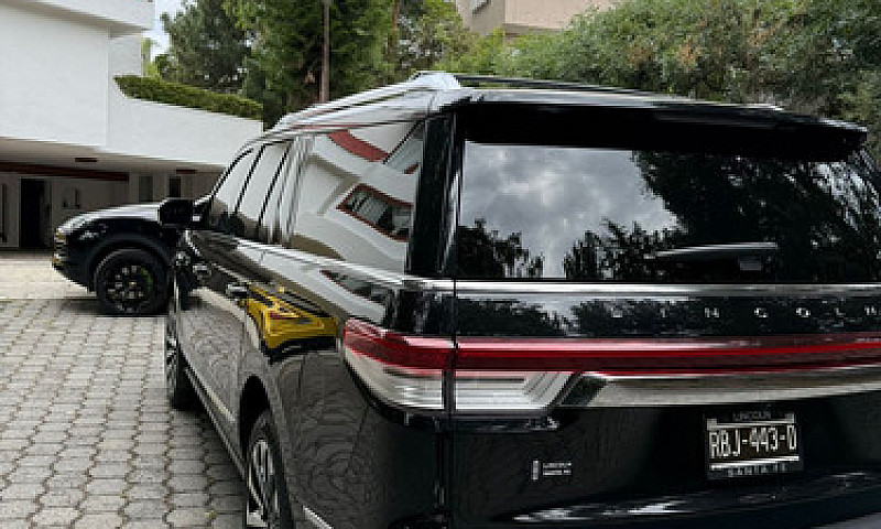 Lincoln Navigator 3....