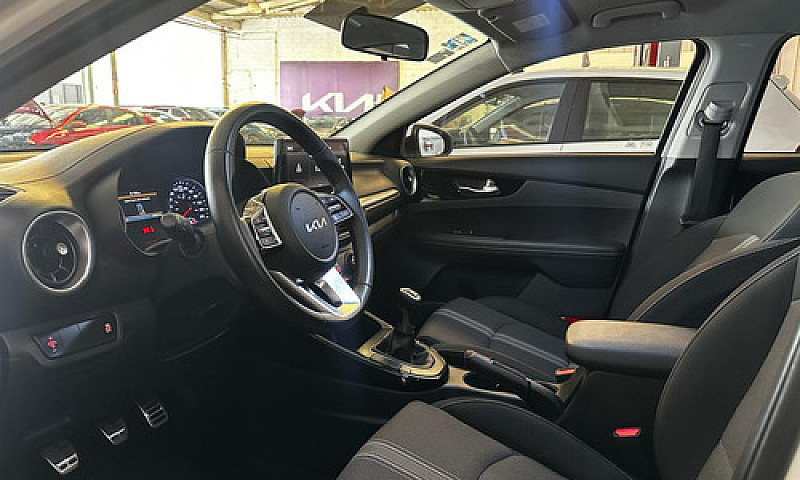 Kia Forte Hb 2022...