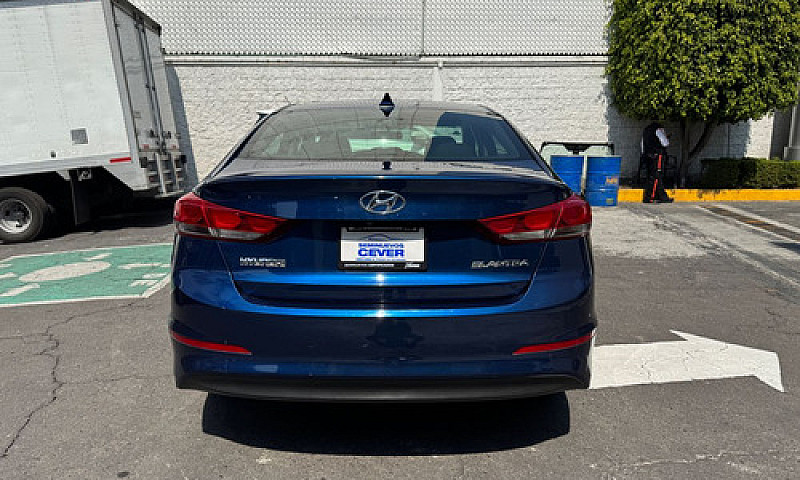 Hyundai Elantra 2017...