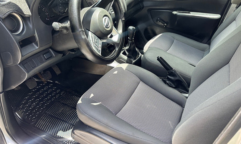 Nissan Np300 2.5 Est...
