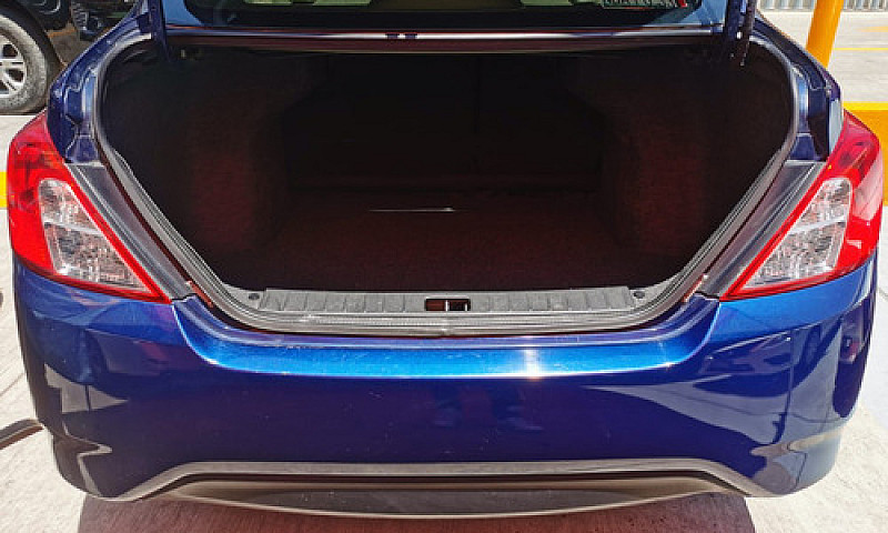 Nissan Versa 2018 1....