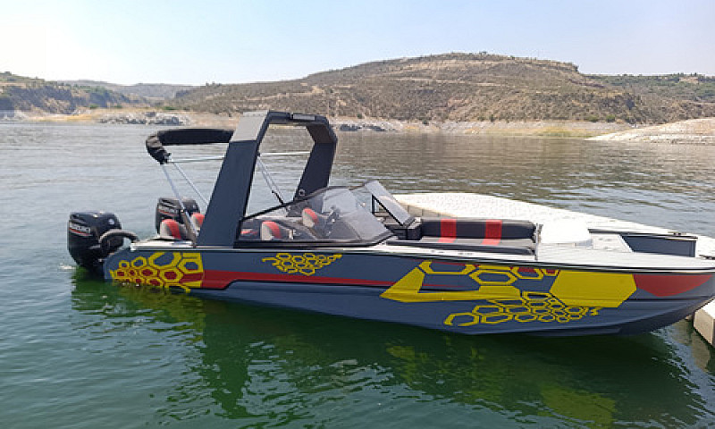 Embarcación Catamará...