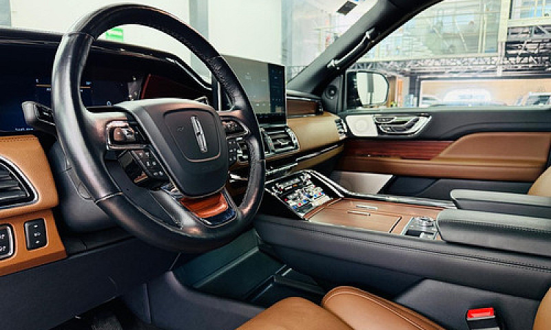 Lincoln Navigator 3....