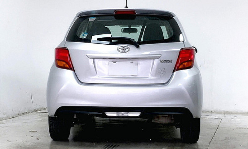 Toyota Yaris 2015...