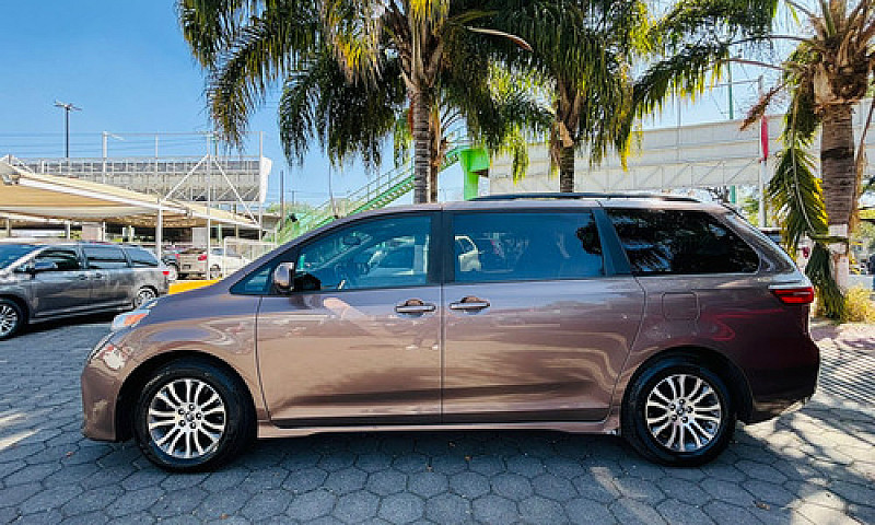 Toyota Sienna 2019...