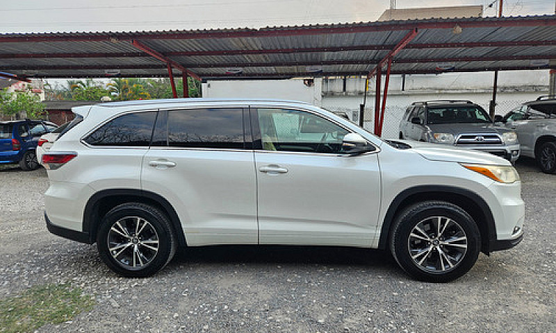 Toyota Highlander 3....