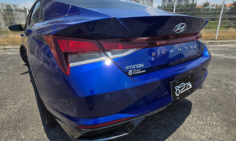 Hyundai Elantra 2.0 ...
