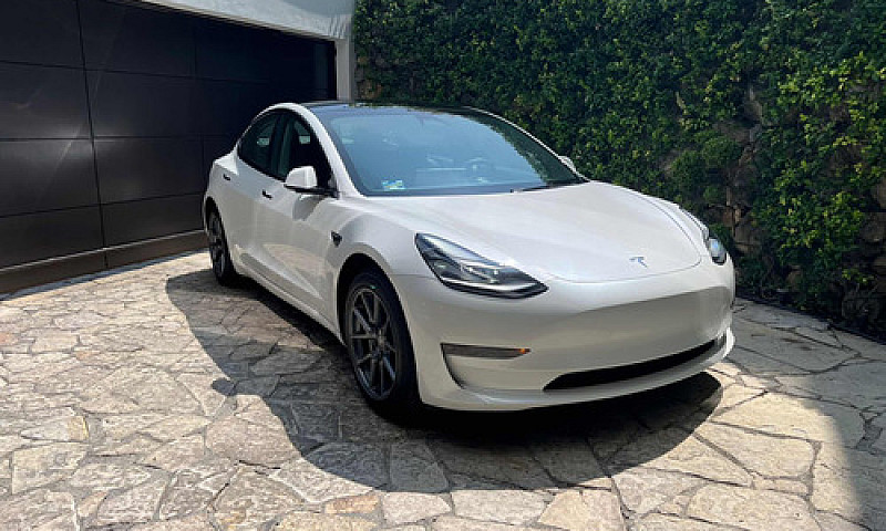 Tesla Model 3 2021 B...
