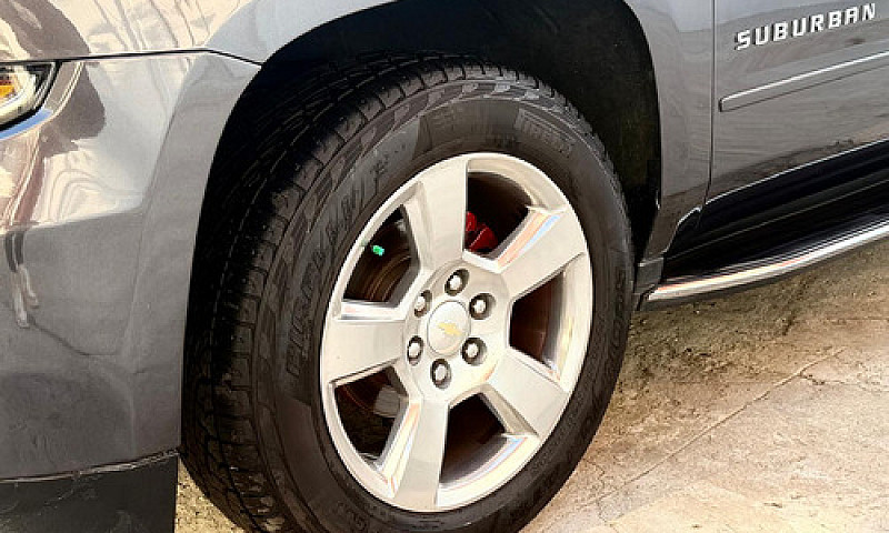 Chevrolet Suburban 5...