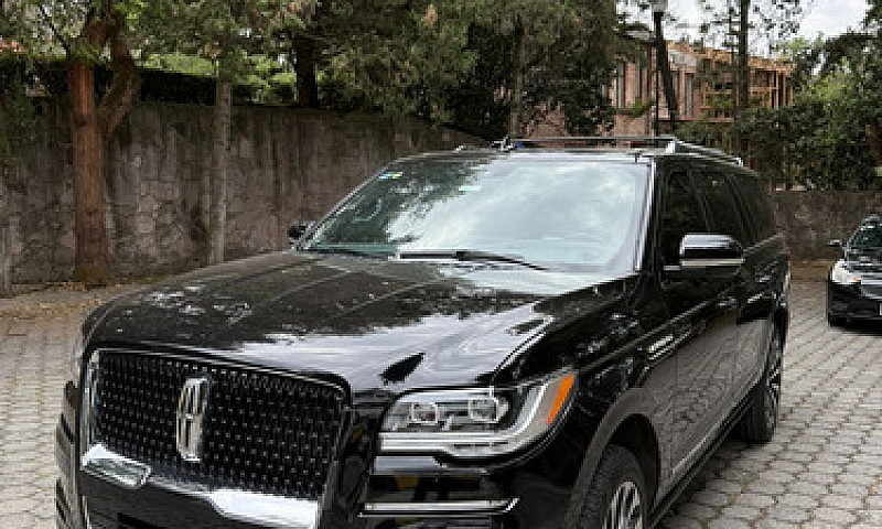 Lincoln Navigator 3....