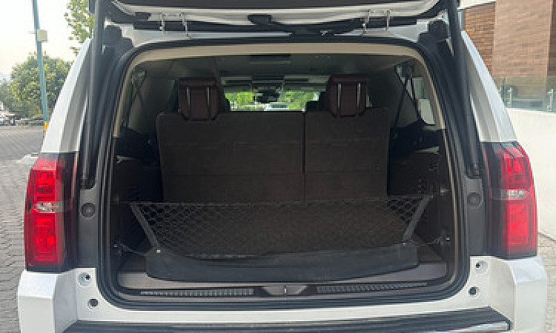 Chevrolet Suburban 5...