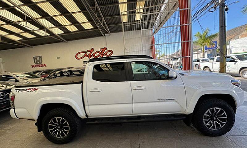 Toyota Tacoma 2023 E...