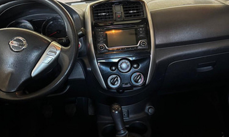 Nissan Versa 1.6 Adv...