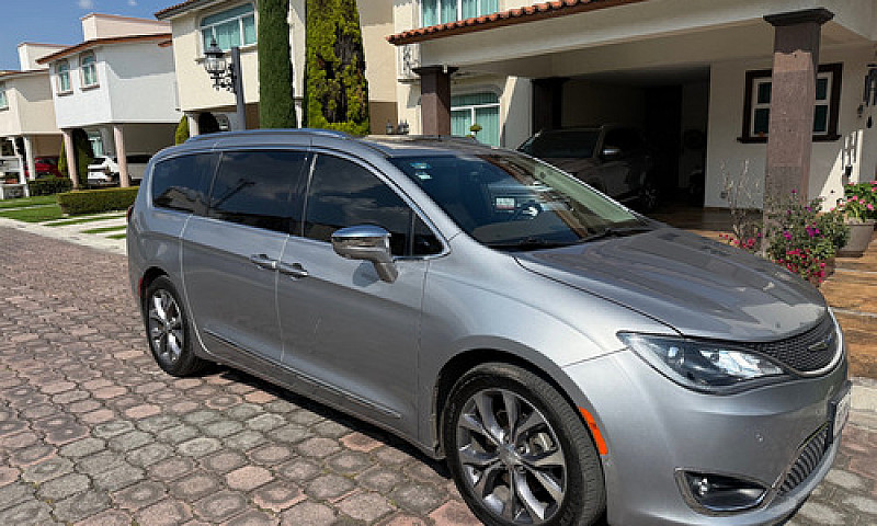 Chrysler Pacifica 3....