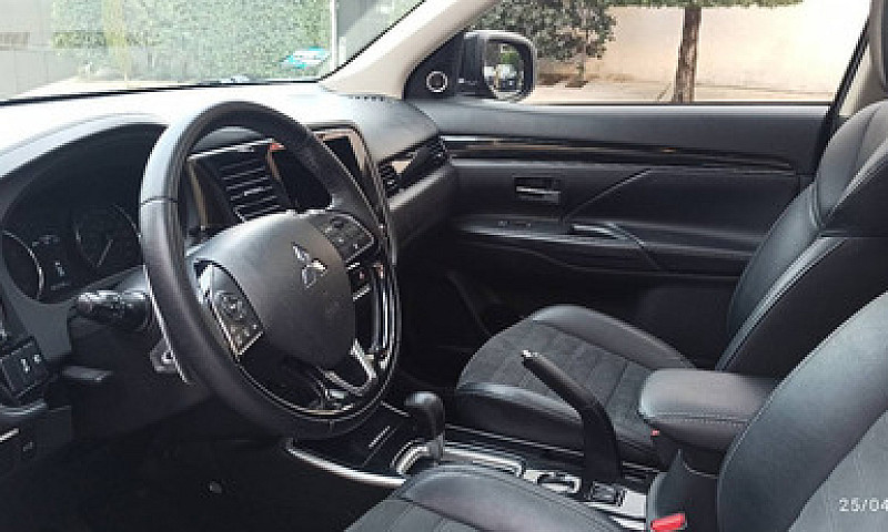 Mitsubishi Outlander...