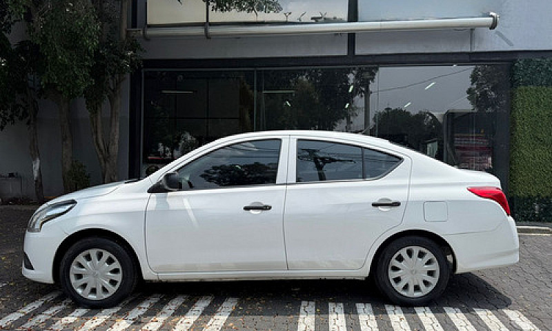 Nissan Versa 1.6 Dri...