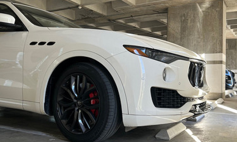 Maserati Levante...