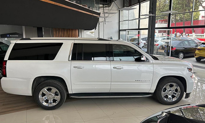 Chevrolet Suburban 2...